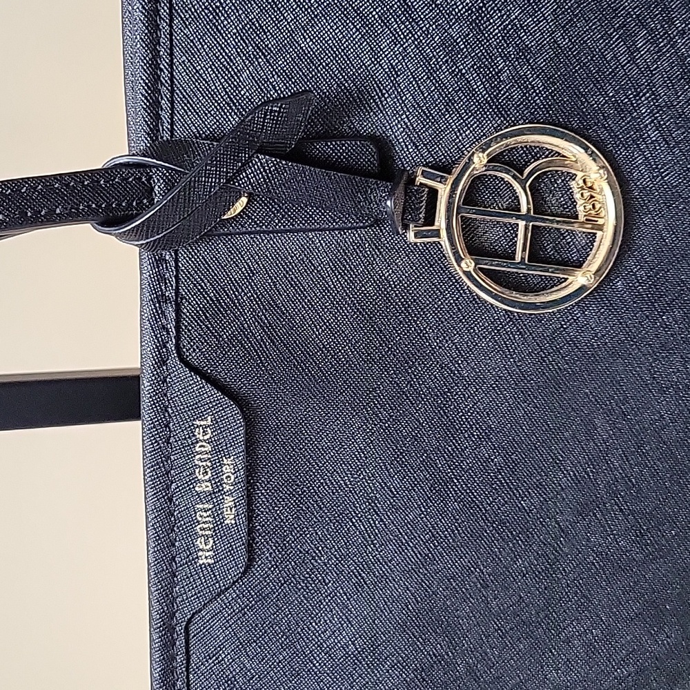 Henri Bendel Saffiano Large Blk Shoulder Bag - Picture 2 of 6